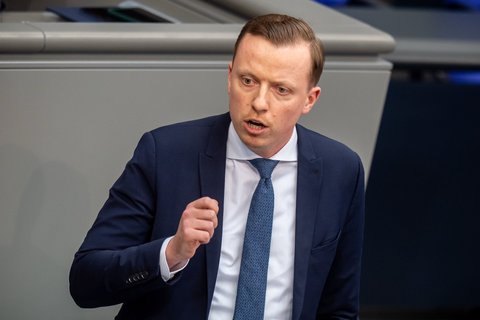 Adis Ahmetovic (SPD): „Nicht den dritten Schritt vor dem ersten machen.“
