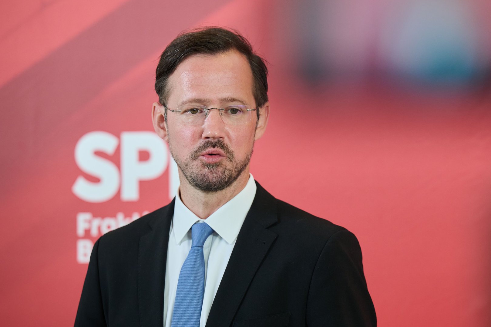 Bundespolitik: SPD-Minister bieten Merz Verbrenner-Kompromiss an