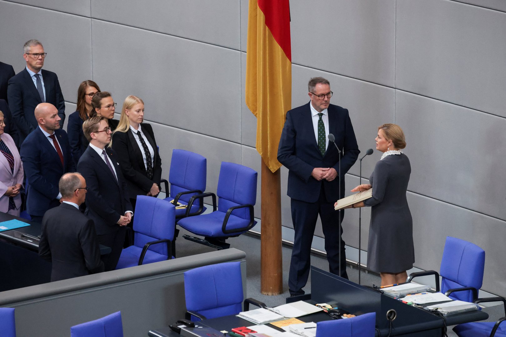 Bundespolitik: SPD-Minister bieten Merz Verbrenner-Kompromiss an